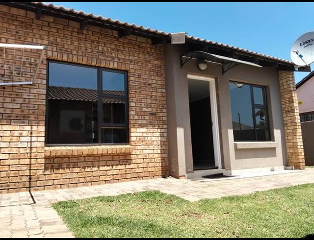 2 BEDROOM TOWNHOUSE FOR SALE IN DAWN PARK EXT